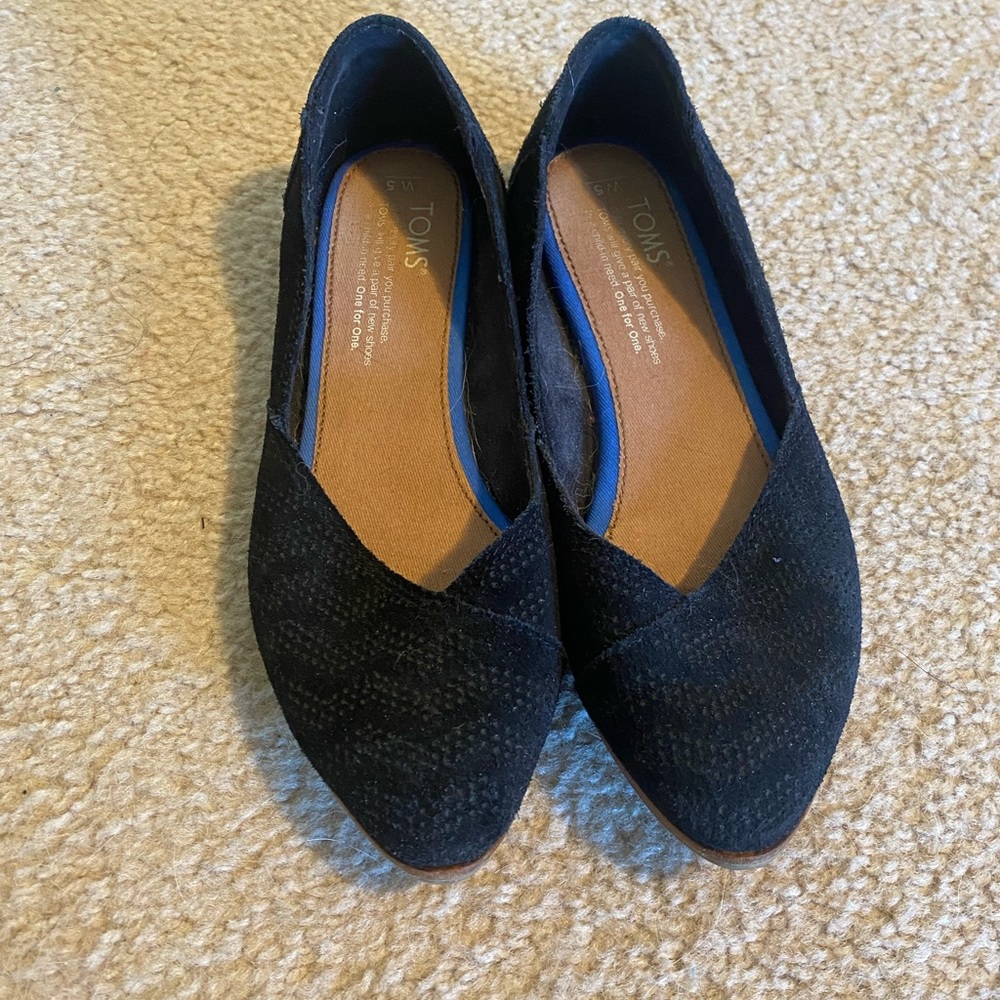 Tom’s Pointed Toe Flats